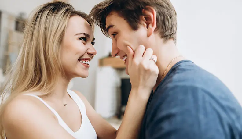 Les 30 meilleurs subtils, évidents et  Conseils de flirt vraiment sexy pour les filles